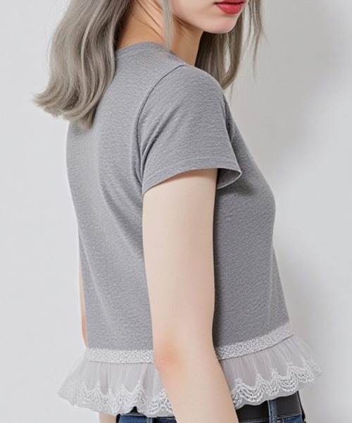 .KOM(ドットコム)の「A'GEM/9 × .kom 『.KOMZ/ドットケーオーエムゼット』裾フリル スクエアネックコンパクトTシャツ(Tシャツ/カットソー・レディース・オフホワイト/グレー/ブラック・S/M)」の10枚目の写真