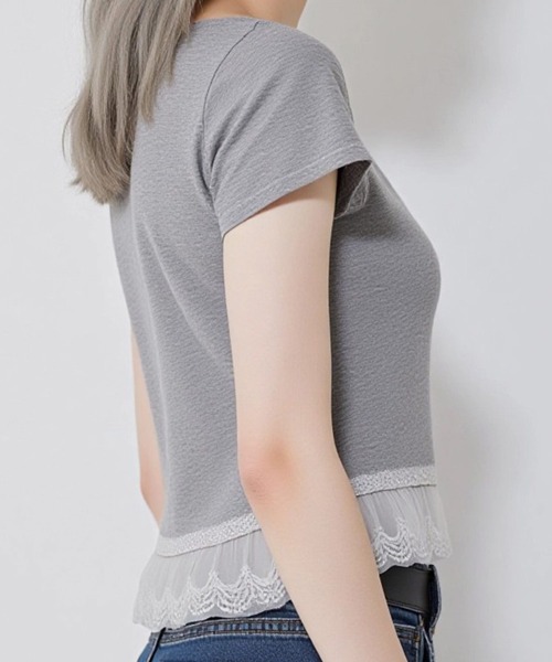 .KOM(ドットコム)の「A'GEM/9 × .kom 『.KOMZ/ドットケーオーエムゼット』裾フリル スクエアネックコンパクトTシャツ(Tシャツ/カットソー・レディース・オフホワイト/グレー/ブラック・S/M)」の11枚目の写真