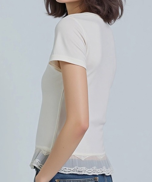 .KOM(ドットコム)の「A'GEM/9 × .kom 『.KOMZ/ドットケーオーエムゼット』裾フリル スクエアネックコンパクトTシャツ(Tシャツ/カットソー・レディース・オフホワイト/グレー/ブラック・S/M)」の15枚目の写真