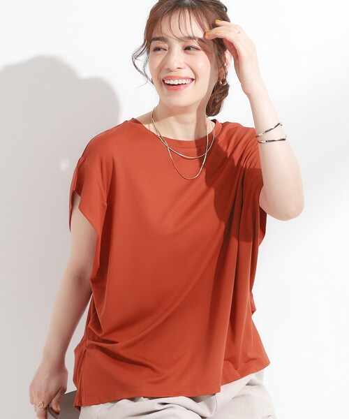 SHOO・LA・RUE（シューラルー）の「【S-LL/ひんやり/UV】二の腕をきれいにカバー ショルダータックトップス（Tシャツ/カットソー・レディース・ブラック/オフホワイト/ダークオレンジ/ブルー系その他・04/03/02/01）」の4枚目の写真