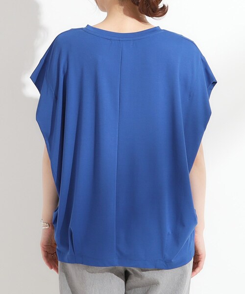 SHOO・LA・RUE（シューラルー）の「【S-LL/ひんやり/UV】二の腕をきれいにカバー ショルダータックトップス（Tシャツ/カットソー・レディース・ブラック/オフホワイト/ダークオレンジ/ブルー系その他・04/03/02/01）」の5枚目の写真