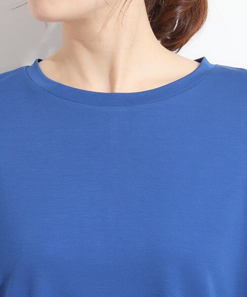 SHOO・LA・RUE（シューラルー）の「【S-LL/ひんやり/UV】二の腕をきれいにカバー ショルダータックトップス（Tシャツ/カットソー・レディース・ブラック/オフホワイト/ダークオレンジ/ブルー系その他・04/03/02/01）」の6枚目の写真