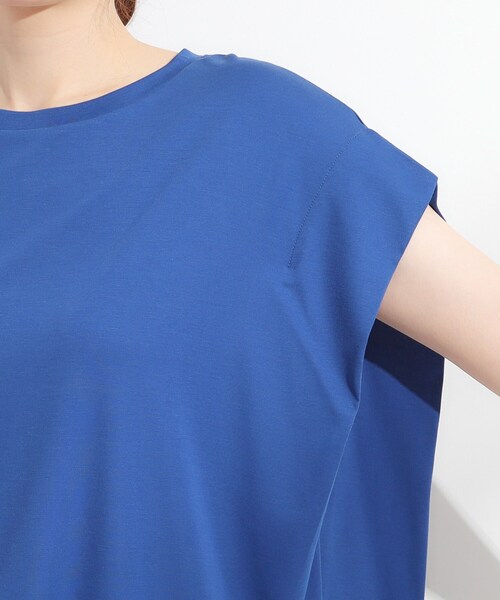 SHOO・LA・RUE（シューラルー）の「【S-LL/ひんやり/UV】二の腕をきれいにカバー ショルダータックトップス（Tシャツ/カットソー・レディース・ブラック/オフホワイト/ダークオレンジ/ブルー系その他・04/03/02/01）」の7枚目の写真