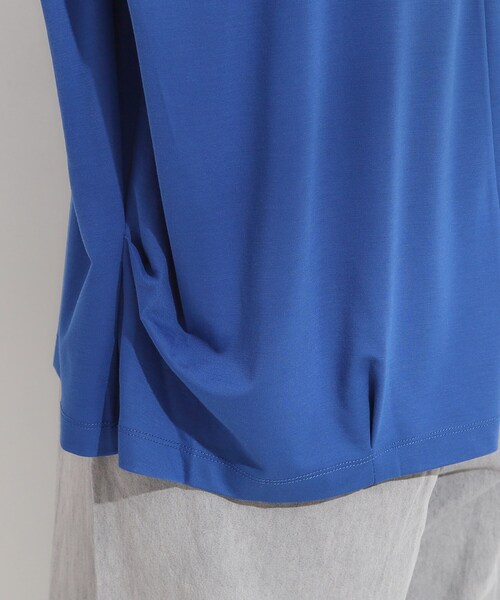 SHOO・LA・RUE（シューラルー）の「【S-LL/ひんやり/UV】二の腕をきれいにカバー ショルダータックトップス（Tシャツ/カットソー・レディース・ブラック/オフホワイト/ダークオレンジ/ブルー系その他・04/03/02/01）」の8枚目の写真