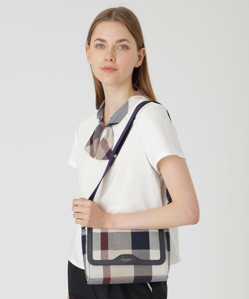 BLUE LABEL CRESTBRIDGE(ブルーレーベルクレストブリッジ)の「クレストブリッジチェックキャンバスかぶせショルダー(ショルダーバッグ・レディース・ベージュ系その他/レッド/ダークネイビー・FREE)」の18枚目の写真