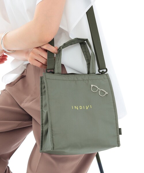 INDIVI（インディヴィ）の「ショルダー付き保冷ランチバッグ（ショルダーバッグ・レディース・グレー/ブラック・00）」の2枚目の写真