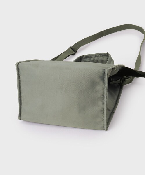 INDIVI（インディヴィ）の「ショルダー付き保冷ランチバッグ（ショルダーバッグ・レディース・グレー/ブラック・00）」の7枚目の写真