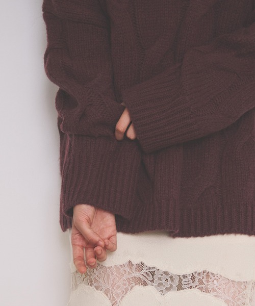 loin nuit(ロワンニュイ)の「multiway choker cable knit / マルチウェイチョーカーケーブルニット(ニット/セーター・レディース・ダークブラウン/ブルーグレー/ベビーピンク・FREE)」の5枚目の写真