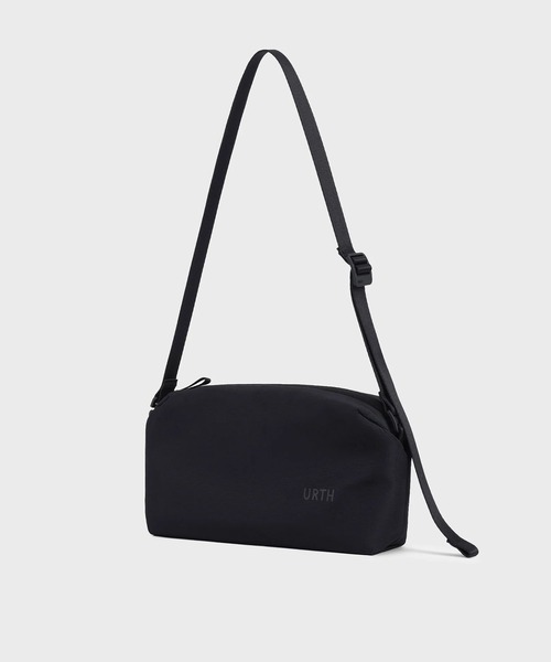 ESTNATION(エストネーション)の「Urth / Dolomite Camera Sling 5L(ショルダーバッグ・メンズ・ブラック/ライトブラウン・FREE)」の3枚目の写真