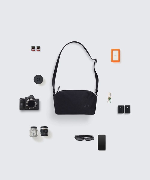 ESTNATION(エストネーション)の「Urth / Dolomite Camera Sling 5L(ショルダーバッグ・メンズ・ブラック/ライトブラウン・FREE)」の5枚目の写真