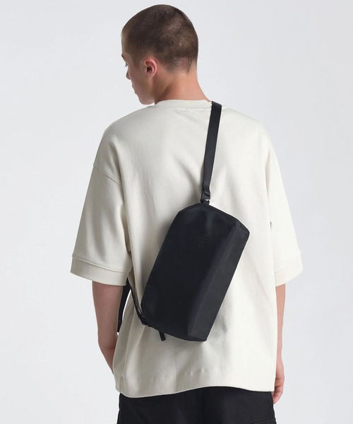 ESTNATION(エストネーション)の「Urth / Dolomite Camera Sling 5L(ショルダーバッグ・メンズ・ブラック/ライトブラウン・FREE)」の8枚目の写真