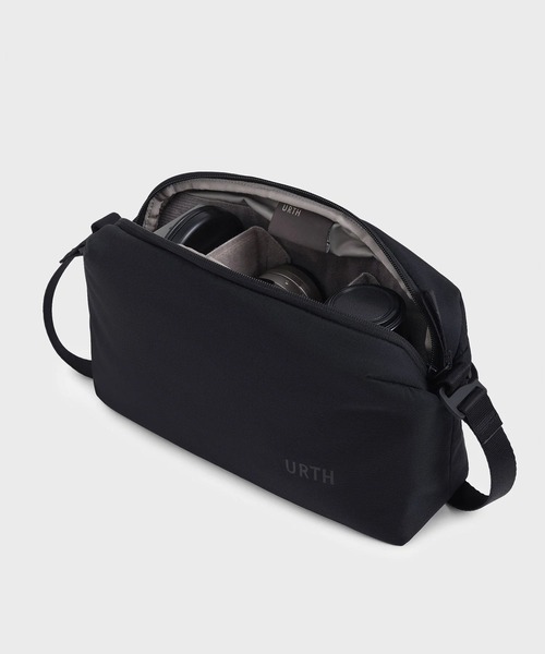 ESTNATION(エストネーション)の「Urth / Dolomite Camera Sling 5L(ショルダーバッグ・メンズ・ブラック/ライトブラウン・FREE)」の10枚目の写真