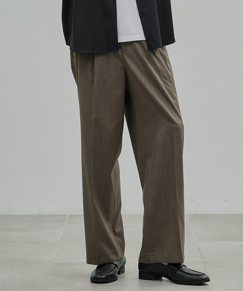 UNITED TOKYO（ユナイテッドトウキョウ）の「LORO PIANA FABRIC ストレートパンツ（その他パンツ・メンズ・グレイッシュベージュ/ダークネイビー・1/2）」の2枚目の写真