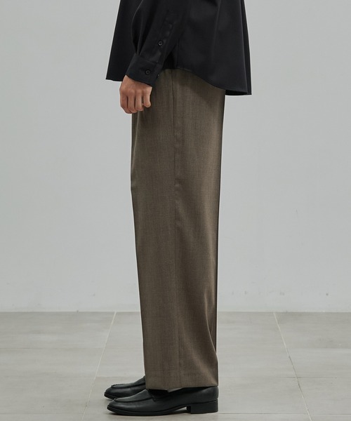 UNITED TOKYO（ユナイテッドトウキョウ）の「LORO PIANA FABRIC ストレートパンツ（その他パンツ・メンズ・グレイッシュベージュ/ダークネイビー・1/2）」の17枚目の写真