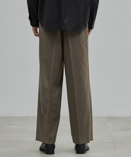 UNITED TOKYO（ユナイテッドトウキョウ）の「LORO PIANA FABRIC ストレートパンツ（その他パンツ・メンズ・グレイッシュベージュ/ダークネイビー・1/2）」の18枚目の写真