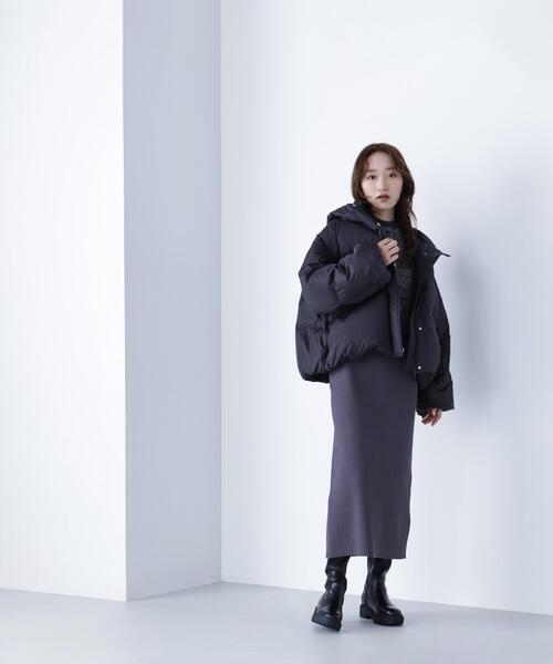 NATURAL BEAUTY BASIC（ナチュラルビューティーベーシック）の「◇ショートフードダウン（ダウンジャケット/コート・レディース・ブラック/オフホワイト/ブルー・SMALL/MEDIUM）」の5枚目の写真