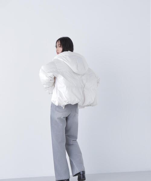 NATURAL BEAUTY BASIC（ナチュラルビューティーベーシック）の「◇ショートフードダウン（ダウンジャケット/コート・レディース・ブラック/オフホワイト/ブルー・SMALL/MEDIUM）」の16枚目の写真