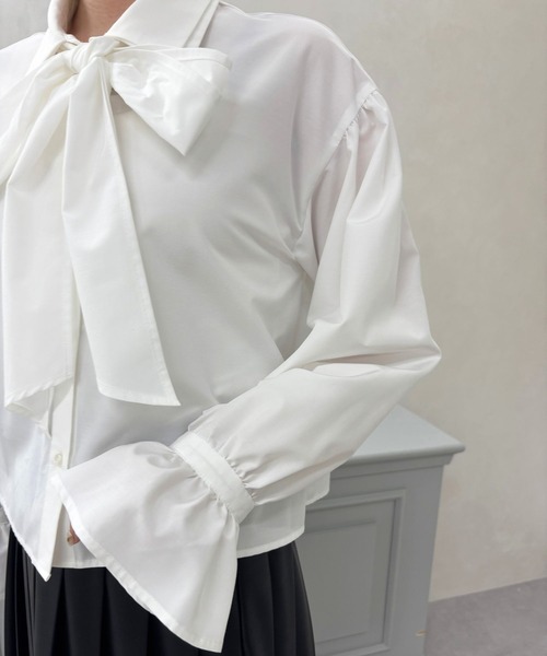 31 Sons de mode（トランテアン　ソン　ドゥ　モード）の「2025秋冬新作 ボウタイリボンブラウス（シャツ/ブラウス・レディース・ブルー/オフホワイト・ﾌﾘ-）」の18枚目の写真