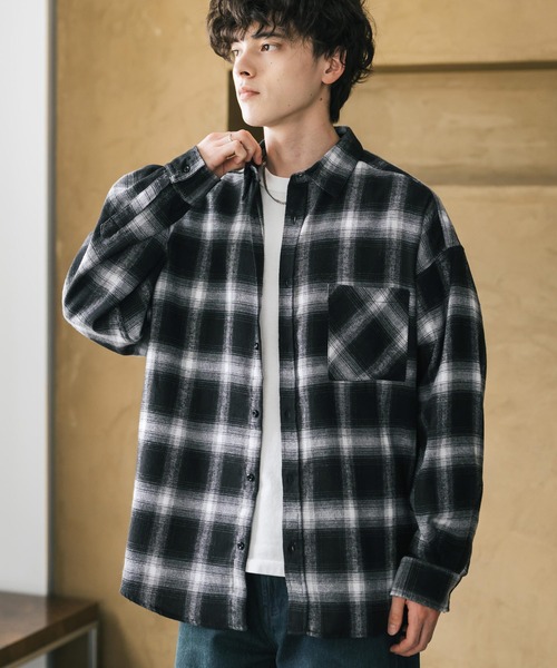 Rocky Monroe（ロッキーモンロー）の「新色追加 オーバーサイズレギュラーカラー長袖ネルシャツ チェック柄/オンブレチェック/無地（シャツ/ブラウス・メンズ・ブラック/アイボリー/ブラック系/ブラック系1/ベージュ系/レッド系/ホワイト系/ブラック系2/ブラック系3/ブラウン系/ネイビー系・M/L/XL）」の4枚目の写真