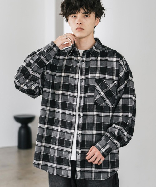 Rocky Monroe（ロッキーモンロー）の「新色追加 オーバーサイズレギュラーカラー長袖ネルシャツ チェック柄/オンブレチェック/無地（シャツ/ブラウス・メンズ・ブラック/アイボリー/ブラック系/ブラック系1/ベージュ系/レッド系/ホワイト系/ブラック系2/ブラック系3/ブラウン系/ネイビー系・M/L/XL）」の5枚目の写真