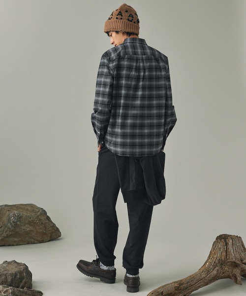 AIGLE(エーグル)の「吸水速乾 オックスフォードボタンダウンチェックシャツ(シャツ/ブラウス・メンズ・ブラック/セージグリーン・L/M/S/XL/XXL)」の7枚目の写真