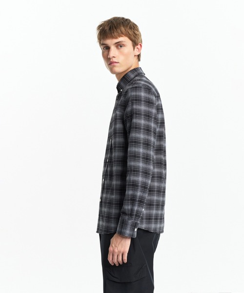 AIGLE(エーグル)の「吸水速乾 オックスフォードボタンダウンチェックシャツ(シャツ/ブラウス・メンズ・ブラック/セージグリーン・L/M/S/XL/XXL)」の15枚目の写真