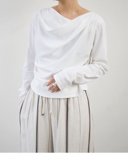 hwyl(ヒュイル)の「ドレープオフショルダーTシャツ(Tシャツ/カットソー・レディース・ホワイト/チャコールグレー/ブラック/ブラウン・FREE)」の6枚目の写真