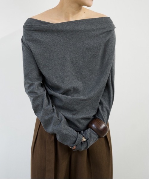 hwyl(ヒュイル)の「ドレープオフショルダーTシャツ(Tシャツ/カットソー・レディース・ホワイト/チャコールグレー/ブラック/ブラウン・FREE)」の19枚目の写真