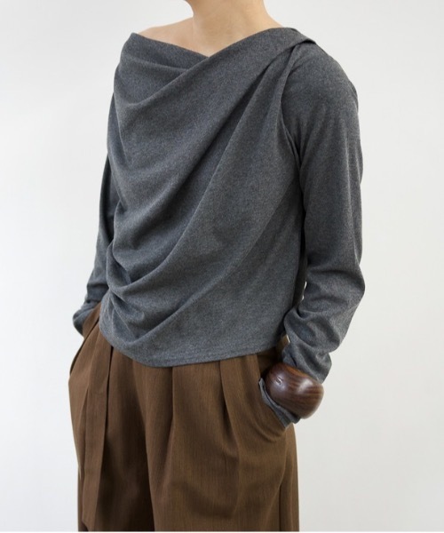 hwyl(ヒュイル)の「ドレープオフショルダーTシャツ(Tシャツ/カットソー・レディース・ホワイト/チャコールグレー/ブラック/ブラウン・FREE)」の18枚目の写真