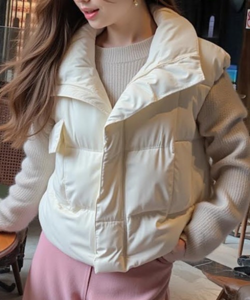 cammie(キャミー)の「ハイネック中綿オーバーサイズダウンベスト(ダウンベスト・レディース・ブラック/アイボリー・L/M)」の1枚目の写真