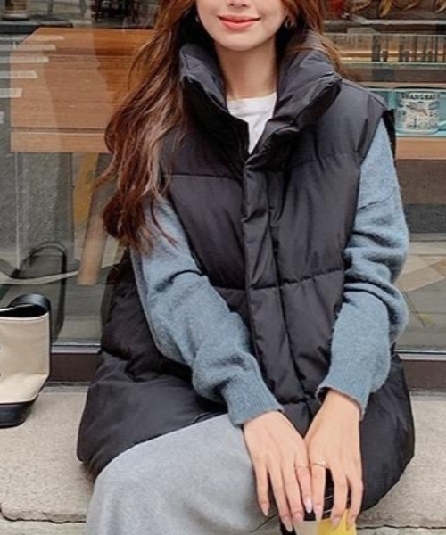 cammie(キャミー)の「ハイネック中綿オーバーサイズダウンベスト(ダウンベスト・レディース・ブラック/アイボリー・L/M)」の2枚目の写真