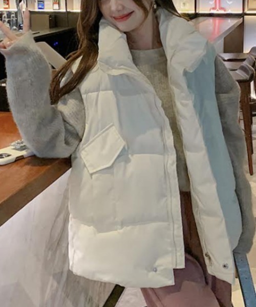 cammie(キャミー)の「ハイネック中綿オーバーサイズダウンベスト(ダウンベスト・レディース・ブラック/アイボリー・L/M)」の3枚目の写真