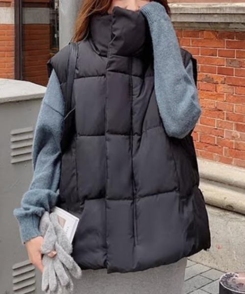 cammie(キャミー)の「ハイネック中綿オーバーサイズダウンベスト(ダウンベスト・レディース・ブラック/アイボリー・L/M)」の14枚目の写真