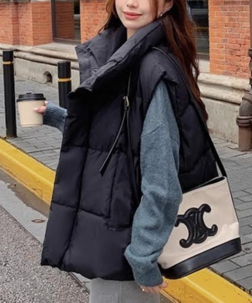 cammie(キャミー)の「ハイネック中綿オーバーサイズダウンベスト(ダウンベスト・レディース・ブラック/アイボリー・L/M)」の13枚目の写真