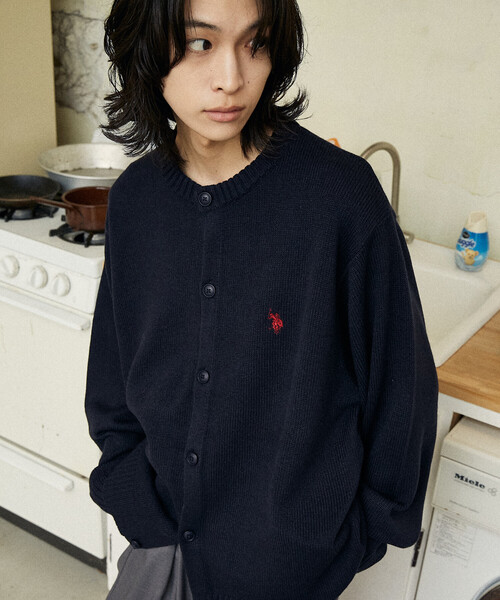 U.S. POLO ASSN.（ユーエスポロアッスン）の「U.S. POLO ASSN./ユーエスポロアッスン 別注 CREW NECK KNIT CARDIGAN/クルーネックニットカーディガン(限定展開)（カーディガン/ボレロ・メンズ・ネイビー/ブラック/チャコールグレー/グレー・LARGE/MEDIUM/SMALL）」の4枚目の写真