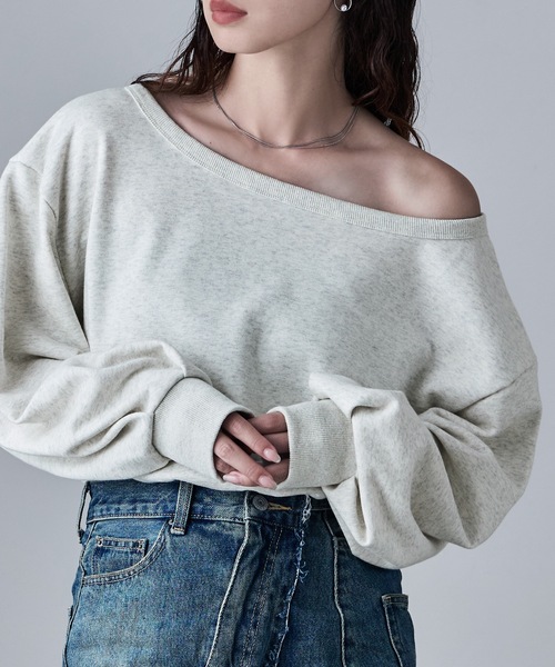 etoll.(エトル)の「裏毛オフショルダークロップドスウェット(スウェット・レディース・グレー/アイボリー/ブラック・M)」の1枚目の写真