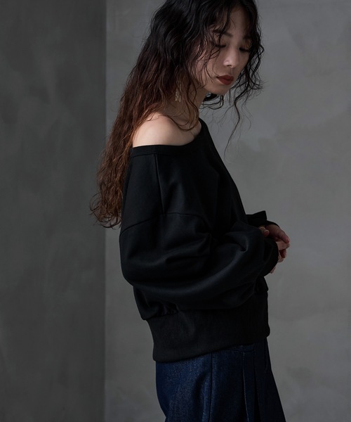 etoll.(エトル)の「裏毛オフショルダークロップドスウェット(スウェット・レディース・グレー/アイボリー/ブラック・M)」の5枚目の写真