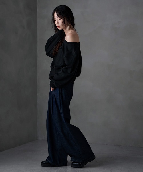 etoll.(エトル)の「裏毛オフショルダークロップドスウェット(スウェット・レディース・グレー/アイボリー/ブラック・M)」の7枚目の写真