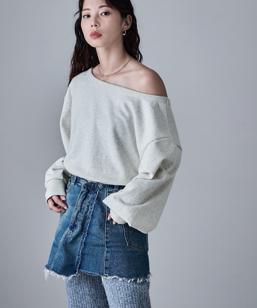 etoll.(エトル)の「裏毛オフショルダークロップドスウェット(スウェット・レディース・グレー/アイボリー/ブラック・M)」の13枚目の写真