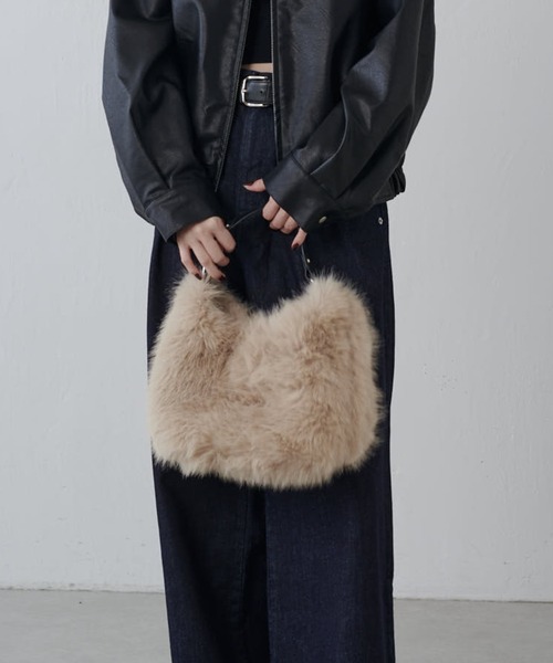 Lui's（ルイス）の「ウェーブバックルレザーハンドルファーバック（トートバッグ・レディース・オフホワイト/ブラック/ブラウン系その他・FREE）」の6枚目の写真