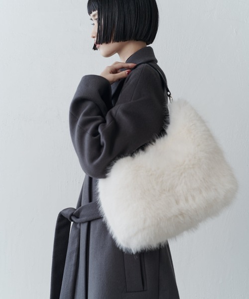 Lui's（ルイス）の「ウェーブバックルレザーハンドルファーバック（トートバッグ・レディース・オフホワイト/ブラック/ブラウン系その他・FREE）」の4枚目の写真