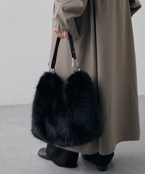 Lui's（ルイス）の「ウェーブバックルレザーハンドルファーバック（トートバッグ・レディース・オフホワイト/ブラック/ブラウン系その他・FREE）」の21枚目の写真