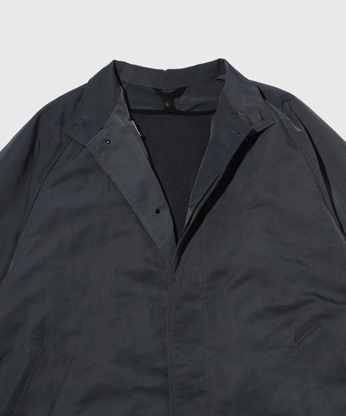 ADAM ET ROPE'（アダムエロペ）の「【WEB限定】《フリースライナー付・3way》ワッシャーナイロン バルマカーン コート / ドッグイヤーコート / ユニセックス（ステンカラーコート・メンズ・ネイビー/チャコールグレー・M/L）」の7枚目の写真