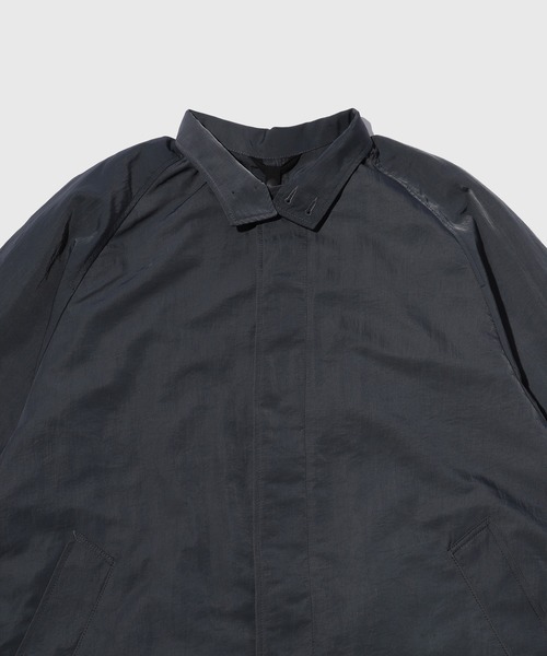 ADAM ET ROPE'（アダムエロペ）の「【WEB限定】《フリースライナー付・3way》ワッシャーナイロン バルマカーン コート / ドッグイヤーコート / ユニセックス（ステンカラーコート・メンズ・ネイビー/チャコールグレー・M/L）」の5枚目の写真