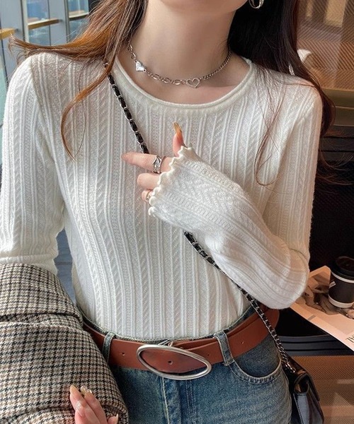 DAY CLOSET(デイ クローゼット)の「レディース オンオフ問わず着られる上品ニット。長袖メロウフリルニットトップス(ニット/セーター・レディース・ホワイト/グレー/ブラック/アイボリー・FREE)」の5枚目の写真