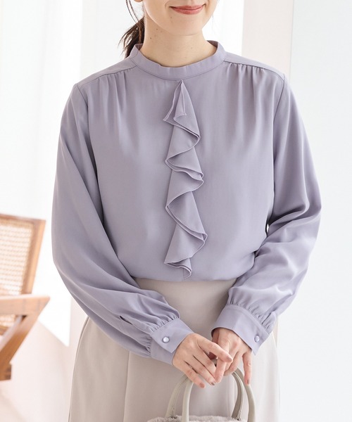 Honeys(ハニーズ)の「【ハニぽか】あったか裏地ラッフルブラウス(シャツ/ブラウス・レディース・アイボリー/グレイッシュベージュ/イエロー/ネイビー/ラベンダー・3L/L/LL/M/S)」の4枚目の写真
