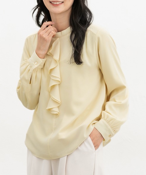 Honeys(ハニーズ)の「【ハニぽか】あったか裏地ラッフルブラウス(シャツ/ブラウス・レディース・アイボリー/グレイッシュベージュ/イエロー/ネイビー/ラベンダー・3L/L/LL/M/S)」の5枚目の写真