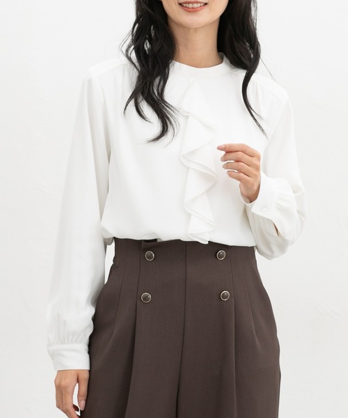 Honeys(ハニーズ)の「【ハニぽか】あったか裏地ラッフルブラウス(シャツ/ブラウス・レディース・アイボリー/グレイッシュベージュ/イエロー/ネイビー/ラベンダー・3L/L/LL/M/S)」の2枚目の写真