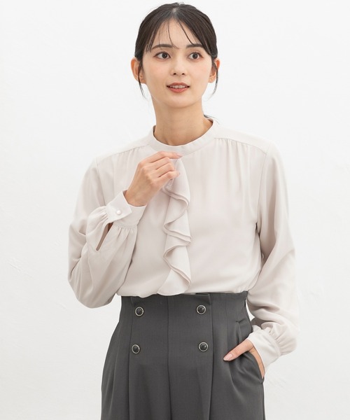 Honeys(ハニーズ)の「【ハニぽか】あったか裏地ラッフルブラウス(シャツ/ブラウス・レディース・アイボリー/グレイッシュベージュ/イエロー/ネイビー/ラベンダー・3L/L/LL/M/S)」の18枚目の写真