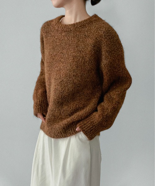 on:nue（オンニュ）の「【on:nue】[着用動画あり！/ ユニセックス] メランジクルーネックオーバーニット（ニット/セーター・レディース・イエロー/ブラウン/グレー・FREE）」の6枚目の写真